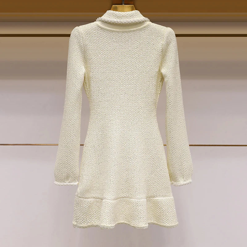 Elegant long-sleeved dress ideal for autumn in winter.