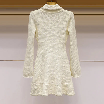 Elegant long-sleeved dress ideal for autumn in winter.